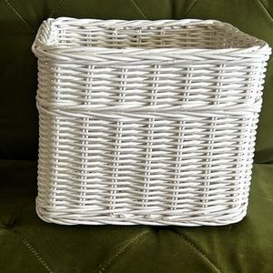 Pottery Barn Sabrina Wicker Basket w/ pink gingham liner